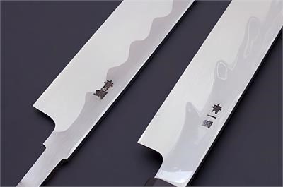 What makes the difference between Japanese knives and Western knives?