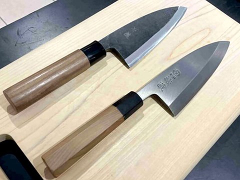 Should You Choose a Single-Edged or Double-Edged Japanese Kitchen Knife?